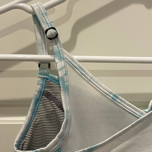 2/$18 Lole Sports Bra Adjustable Band Blue and White Tiedye Mesh Back Size XS - Picture 5 of 6